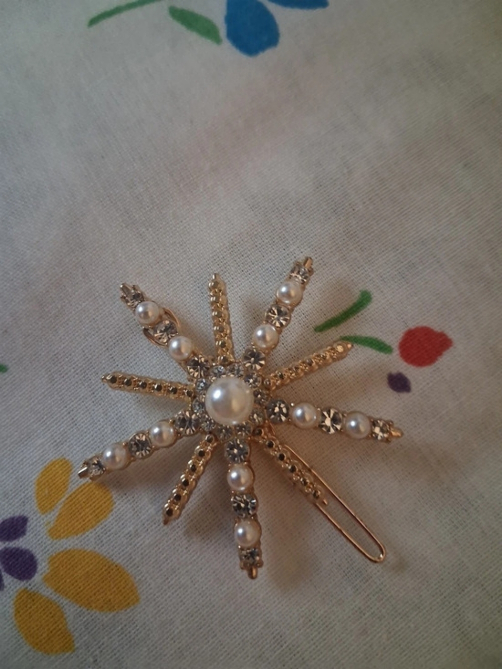Pearl Starburst Brooch Gold & White Like New
